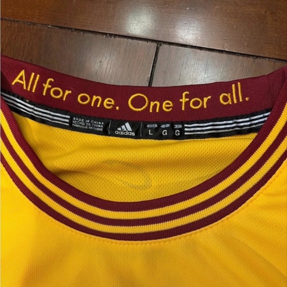 Adidas Kids Gold Cavs Basketball Jersey Kyrie Irving #2 - Picture 4 of 4